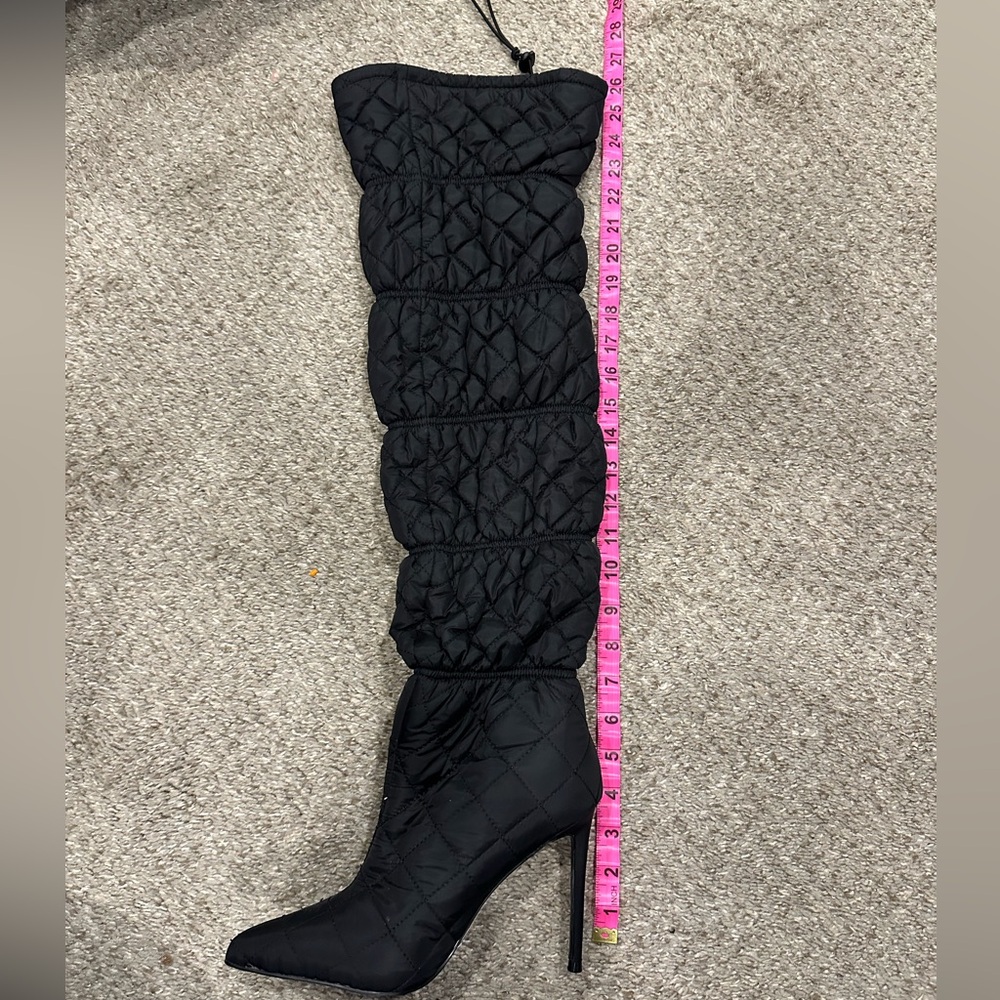 Steve Madden black puffy boots. Brand new never worn.